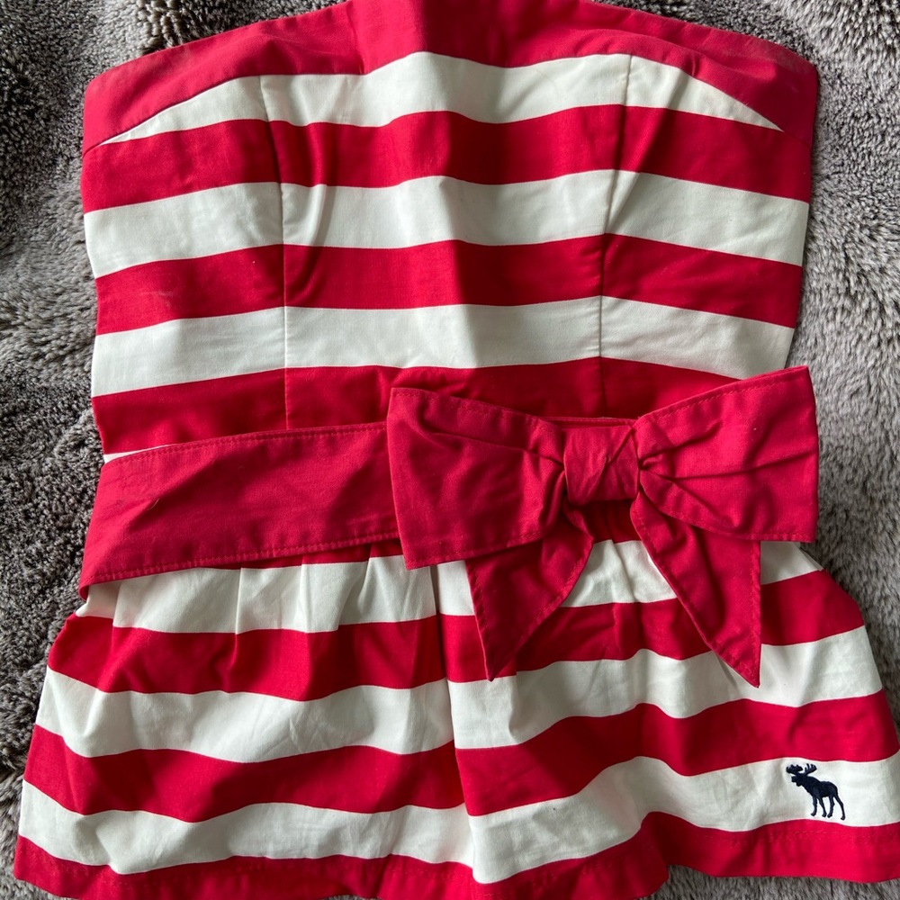 Cute summer strapless top!